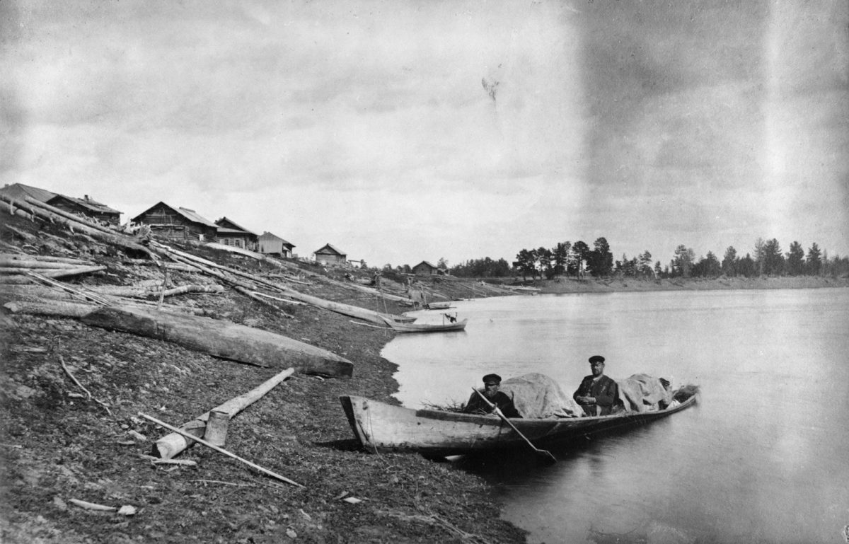 Downstream of the River Lozva, on the way back from the Perm region. Photo: Artturi Kannisto 1903 / Picture Collections of the Finnish Heritage Agency