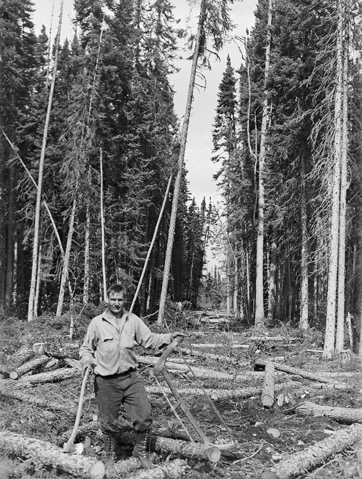 A ‘pulpwood worker’ near Port Arthur, Ontario, Canada, 1927. Photo: Sakari Pälsi / Picture Collections of the Finnish Heritage Agency