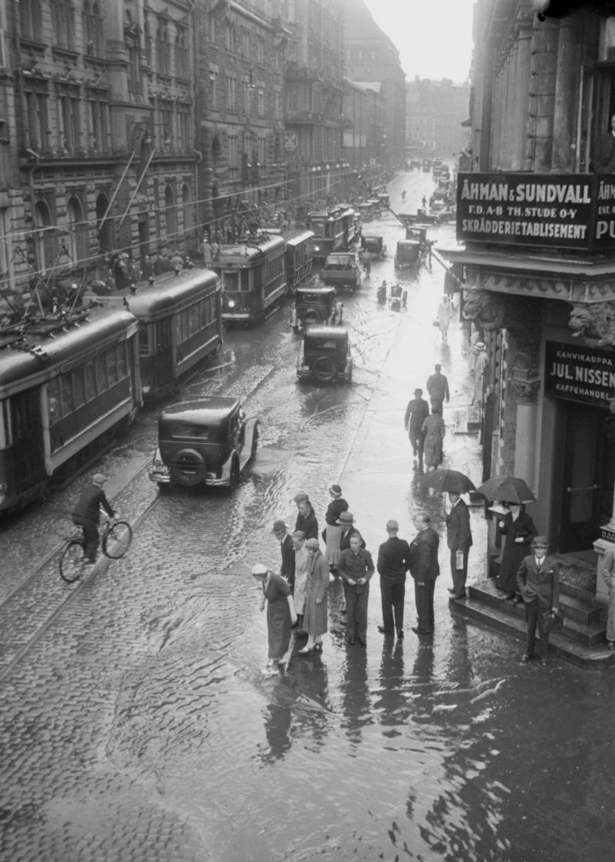 Översvämning i Gloet i augusti 1934. Foto: Aarne Pietinen Oy / Museiverkets Bildsamlingar / Bildbehandling Keijo Laajisto